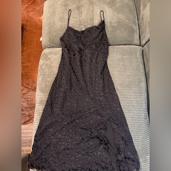 Elegant Black Slip Dress - Picture 1 of 7